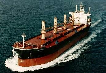 Handymax bulk carrier at sea 